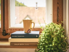 Herbata pomaga, a nadmiar kawy szkodzi? Nowe dane o ryzyku osteoporozy u kobiet 65+