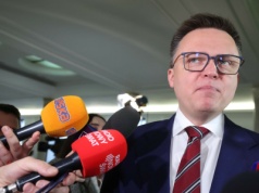 Hołownia w cieniu koalicjnych partnerów. Ekspertka ocenia jego pozycję