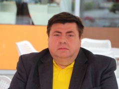 TYLKO U NAS. Semka: Tusk magikiem, wykonuje ruchy laseczką