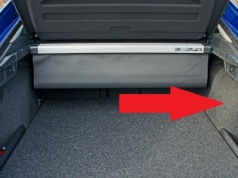 Do czego służy tajemnicza linka w bagażniku samochodu? Ma jedno zastosowanie