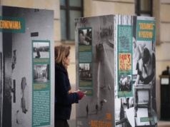 Wystawa IPN na Placu Litewskim „Stan wojenny 1981–1983”. Spotkanie pokoleń w rocznicę 13 grudnia