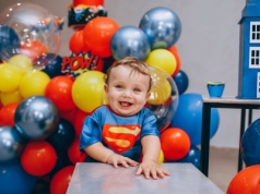 Dzieci poszły do kina, a Helios wyemitował im krwawe trailery filmów dla starszaków