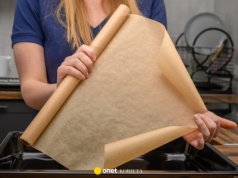 Nie ten najdroższy. Oto najlepszy papier do pieczenia 2025 roku