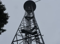 Zakończył się remont wieży spadochronowej w Paku Kościuszki. Konstrukcja ma teraz inny kolor