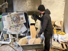 Te gospodarstwa płacą pracownikom najwięcej, ale są warunki. Ile zarabia dziś pracownik w gospodarstwie?