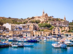 Emeryci rzucili wszystko i przeprowadzili się na Maltę. Za 3,5 tys. zł mają 185 m apartament