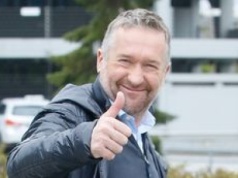 Rafał Sonik pokazał zdjęcie z młodszym synem i prawi o późnym tacierzyństwie: 