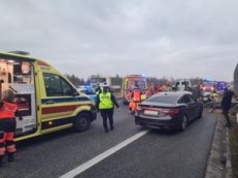 Karambol na S8. Wezwano dwa śmigłowce LPR