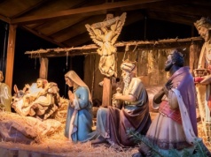 Zamiast Świętej Rodziny, polityczny przekaz. Archidiecezja apeluje o opamiętanie