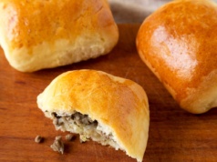 Paszteciki drożdżowe Karoliny Stolarskiej-Bigos zawsze wychodzą. Z dwoma farszami - nie tylko na święta