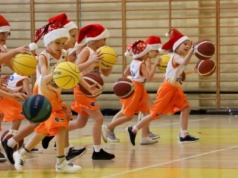 Mikołajki na sportowo. „Mikołaj ze Smokiem” znów przyciągnął młodych koszykarzy