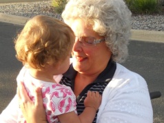 Babcia faworyzuje dzieci. 