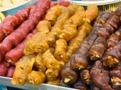 Coraz częściej na straganach. Polacy zaciekawieni wyglądem, chętnie jej próbują