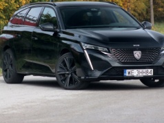 Peugeot 308 z hybrydą plug-in. Wygląda jak milion dolarów, a czym zawodzi?