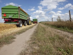 Ciężki sprzęt na drogach gminnych. Jakie prawa ma zarządca i kto odpowiada za szkody?
