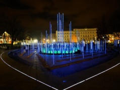 Lublin: Na fontannie multimedialnej pojawiła się kolorowa iluminacja