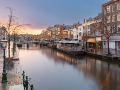 Odwiedź pływający jarmark bożonarodzeniowy. To jedno z najpiękniejszych miejsc w Europie