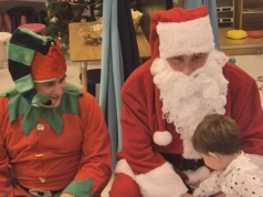 Członkowie zarządu powiatu sokołowskiego: Maciej Osiński jako Mikołaj a Tomasz Małczuk jego elfem w świątecznej akcji (galeria zdjęć)