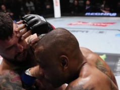 Wymarzony debiut Polaka w UFC. Cezary Oleksiejczuk wygrał z rywalem i kontuzją