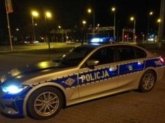 Nożowniczka wymachiwała nożem na ulicach Radomia. Dźgnęła policjanta