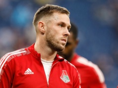 Maciej Rybus rozwiódł się z żoną. Nagle pojawił się z dziećmi na czerwonym dywanie