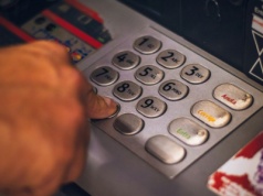 Limity wypłat z bankomatów w Polsce. Unikaj nieprzyjemnych niespodzianek