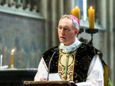 Abp Gänswein wzywa papieża Leona XIV do zniesienia ograniczeń Mszy świętej trydenckiej