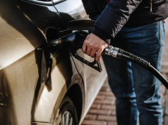 Dobra wiadomość dla kierowców: ceny paliw w dół i tak już zostanie do końca roku