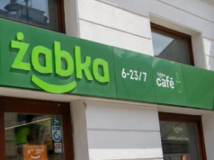 Poprawki krawieckie między zakupami. Żabka rozszerza biznes usług