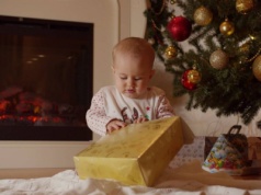 7 pomysłów na prezent dla niemowlaka. To, że nie będzie pamiętał, nie znaczy, że ma nie dostać