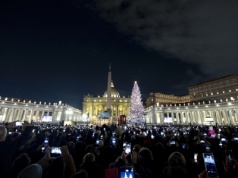 Zapalono światła na choince na placu Świętego Piotra