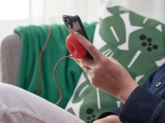 Ikea zrobiła ładowarkę jak pączek. Kusi
