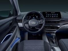 Z manualem droższy, z automatem tańszy. Tak wygląda porównanie cen małego SUV-a Hyundaia z Volkswagenem T-Crossem