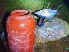 64 kilogramy amfetaminy i „fabryka” w stodole. Narkotyki wywozili… taczką