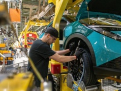 Nissan rozpoczyna produkcję nowego modelu Leaf. Pierwsze egzemplarze wyjechały z Sunderland