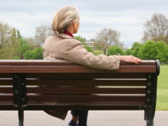 "Nie stać mnie na kawę, jem chleb z masłem". Biedny jak szwajcarski emeryt?