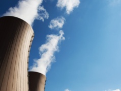 Atomowy przełom w Polsce. KE mówi „tak”, samorządy ostrzą noże