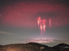 Wygląda jak kadr z filmu o UFO, a to czysta fizyka. Co sfotografowano nad burzą?