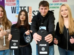 Coraz więcej szkół we Wrocławiu zakazuje smartfonów. „Za” są nawet… uczniowie