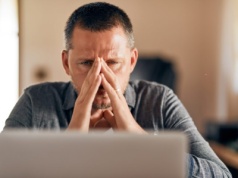 Rząd po cichu dokręca śrubę przedsiębiorcom i konsumentom