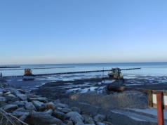 Trwa poszerzanie plaży w Kołobrzegu