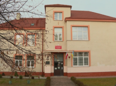 Uczeń pojawił się w szkole z maczetą. 14-latek zaatakował woźnego i uciekł