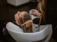 Branża beauty tonie w długach. Co może ją uratować?