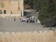 Żydzi uczcili Chanukę, wdzierając się do meczetu Al-Aksa