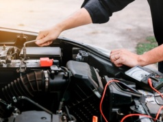 Akumulator się rozładowuje? Te znaki o tym świadczą