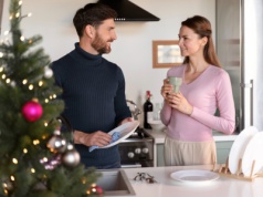 Kobiety poświęcają 40% dnia na dom. Mężczyźni o wiele mniej. Podział obowiązków w polskich domach wciąż jest nierówny