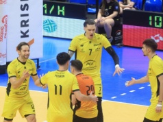 Sił wystarczyło na dwa sety. Faworyt pokazał klasę