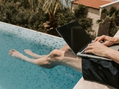 Internet w podróży – jak nie przepłacić i mieć łączność na całym świecie?