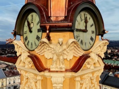 Ratusz pokazuje koronę. Wieża już po renowacji