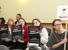 Odszkodowanie za reformę edukacji? Rodzice żądają 2 milionów złotych